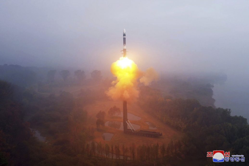 朝鲜:31日试射新型“火星-19”洲际弹道飞弹