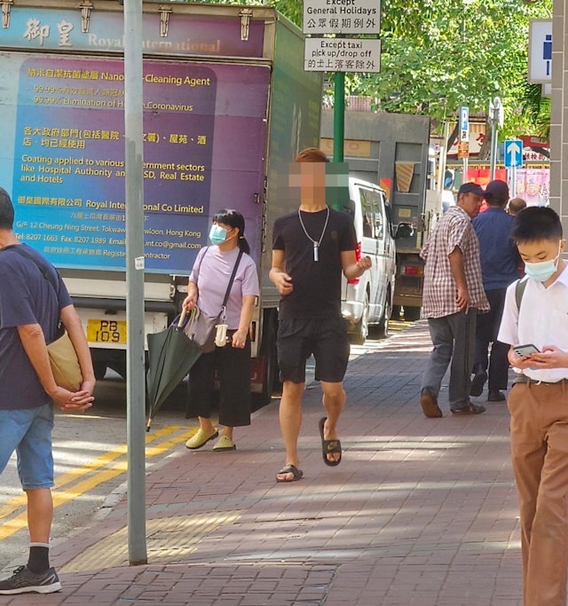 视频|疑用电子烟吸“太空油”港男踉跄趴街站不起来