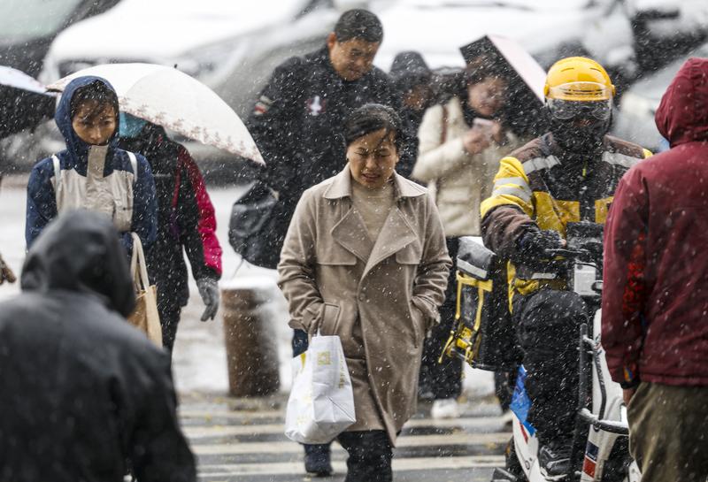 首轮寒潮来袭 中国部分地区急降16度以上
