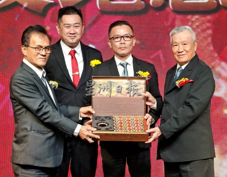 黄锋:政府应该与业界合作,培训更多中低层次技工,迈向2028年高收入国的目标。