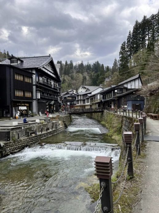 【日本】日本东北追樱之旅:带你走进奥入濑溪流中