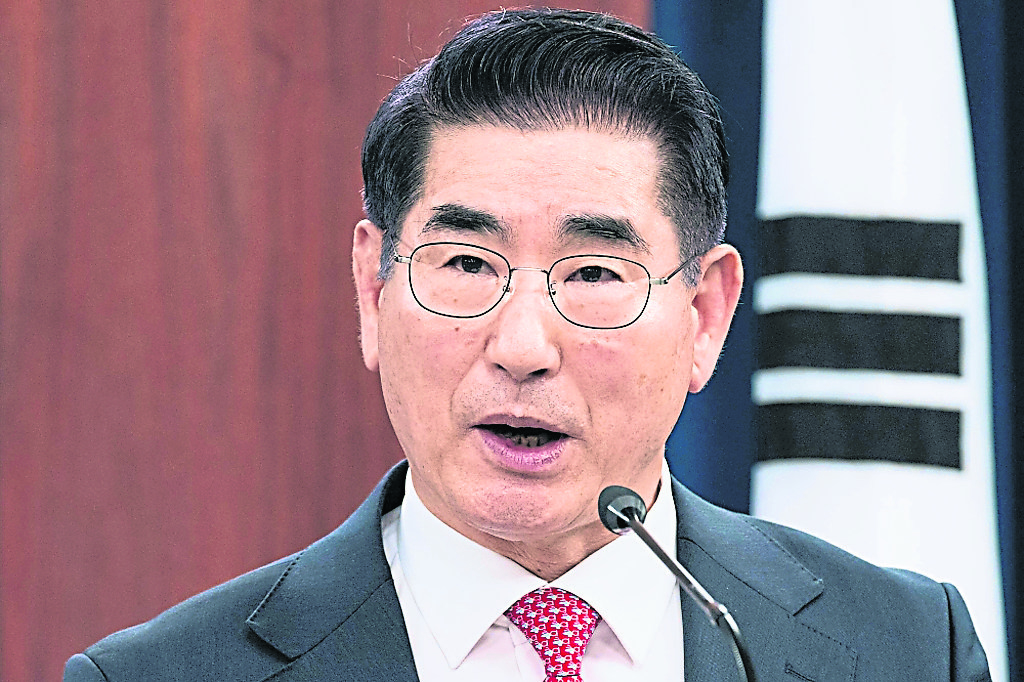 夜报封面副文/紧急戒严主导者 韩前防长自杀未遂