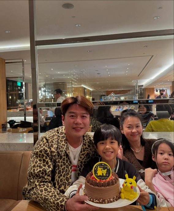 夫妻俩各玩各的?六月被曝“色聊”小20岁男保母
