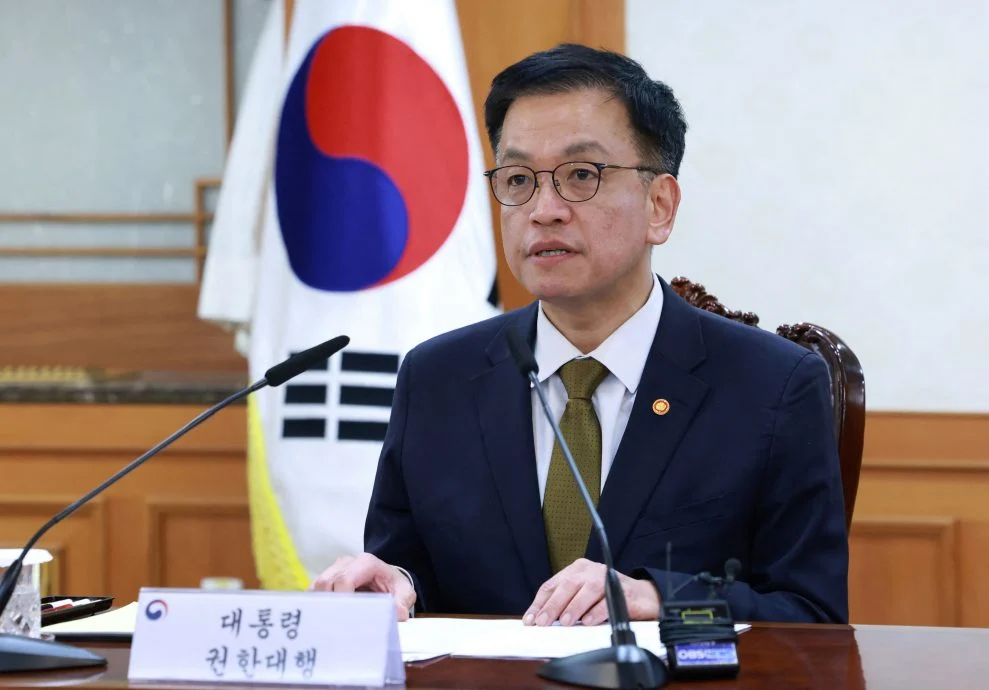 接替韩悳洙任代总统 崔相穆誓克服政治动荡