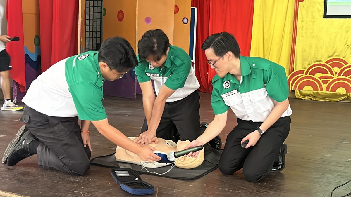 霹:主文/学海学记|守护生命 人人有责 育才华中约80人学急救技能