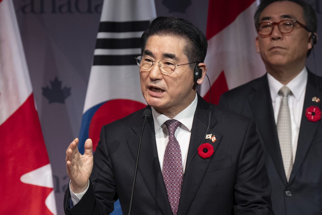 韩媒:韩国前防长金龙显被禁出境