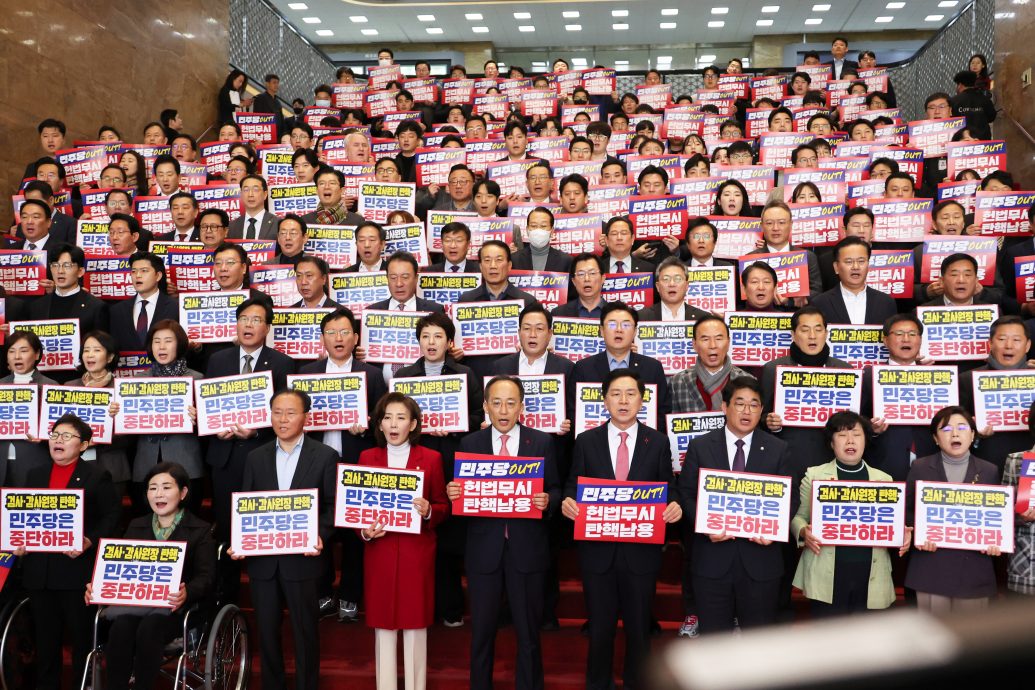 韩执政党党首:将力阻弹劾案获批 总统应退党