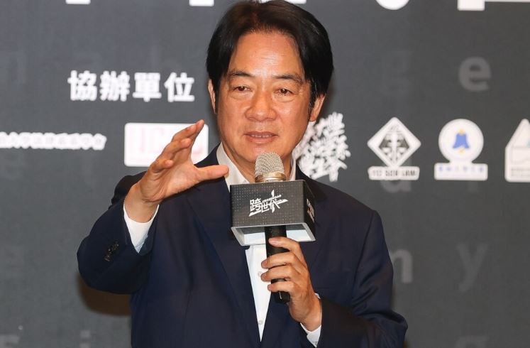 (头)台湾立法院再演武斗 男议员对女议员使“剪刀脚”