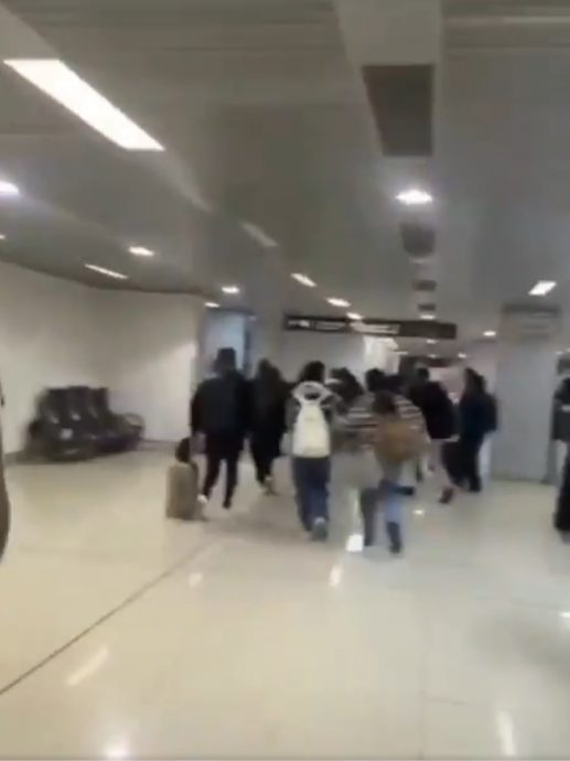(视频)大马士革机场航班全停飞 旅客惊恐冲登机口