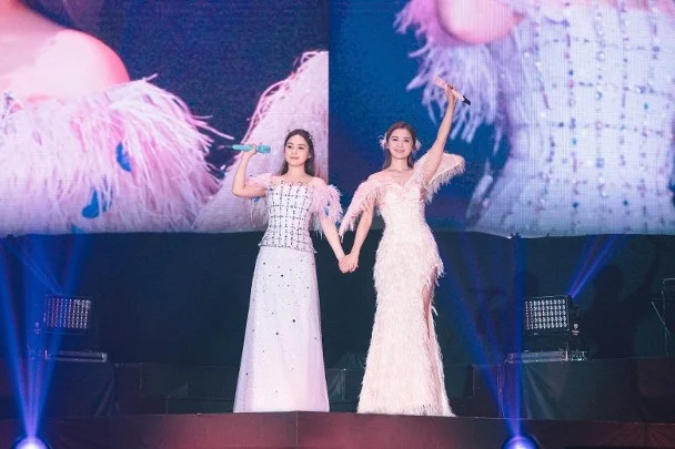 Twins北美巡演遇7级地震 阿Sa跳上床