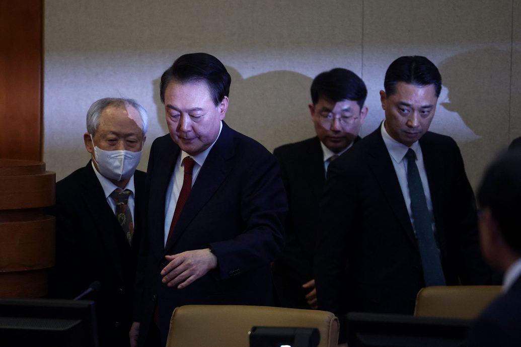12月宣布戒严后首次公开亮相 尹锡悦抵达宪法法院出席弹劾案庭审