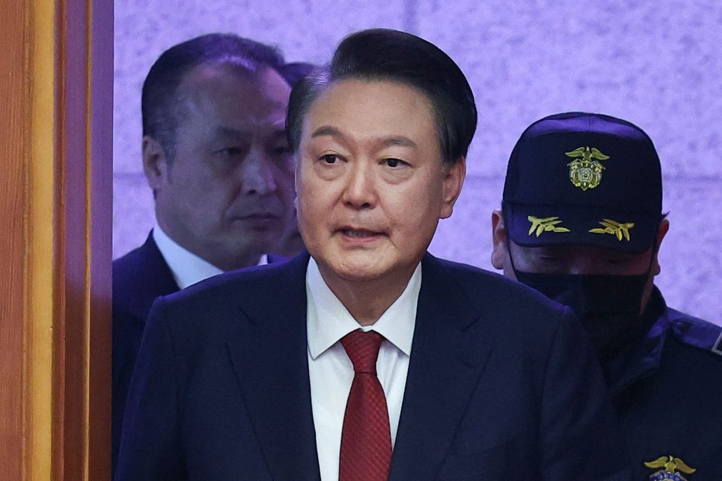 12月宣布戒严后首次公开亮相 尹锡悦抵达宪法法院出席弹劾案庭审