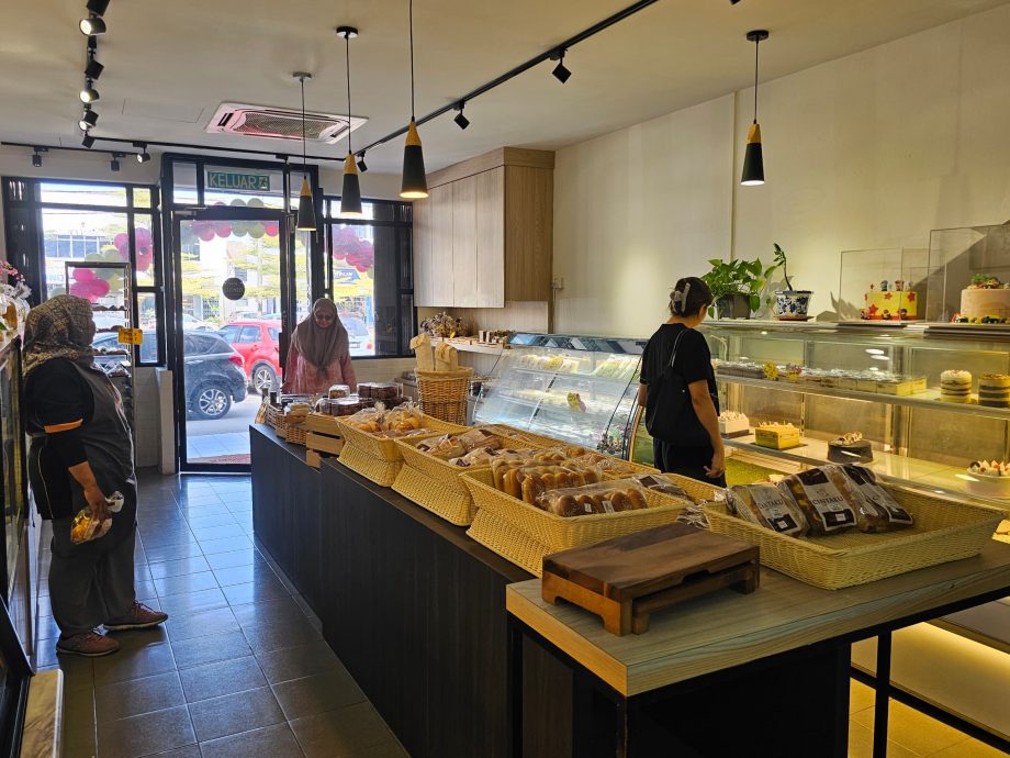 东:蛋糕和面包店也需申请清真认证,哥市业者叹繁文缛节加重工作负担及营运成本,大感为难与无奈!