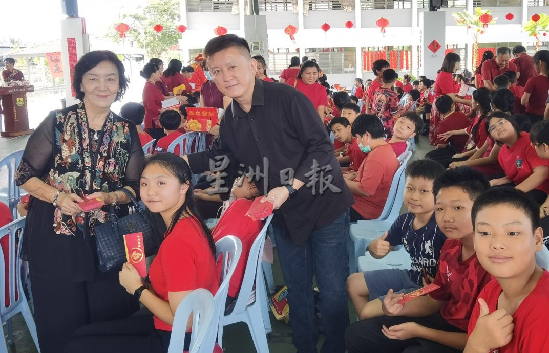 为表尽孝 拿督斯里助父母实现回馈家乡心愿