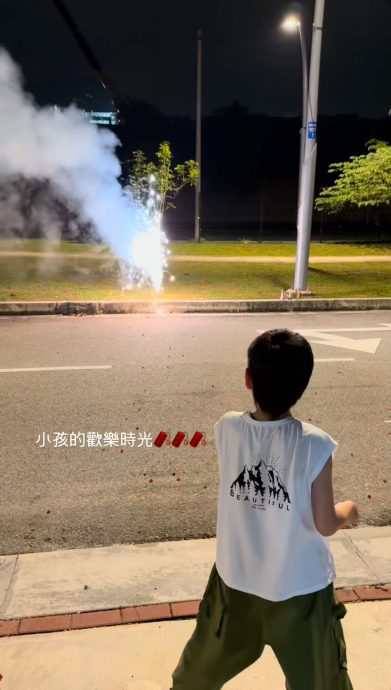回马过年直奔美食 Ella双手抱肚大呼满足