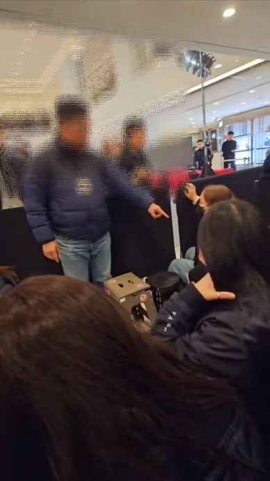姜涛卢瀚霆粉丝霸位又起冲突!出动警察现场逮人