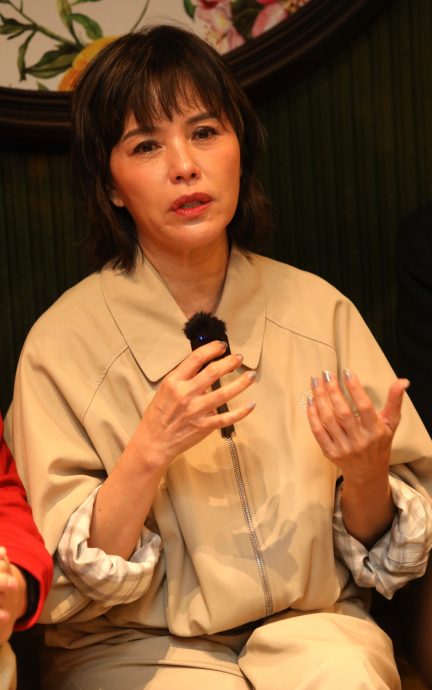 张哲通拍前先重温《小娘惹》 郑惠玉不介意为角色化老妆