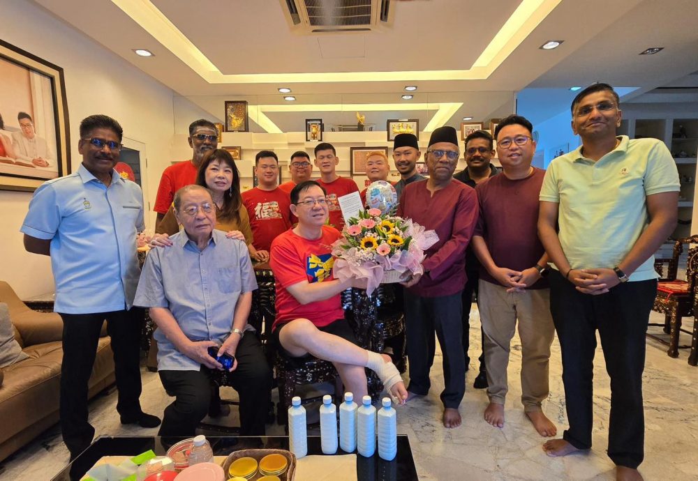 手术成功安然出院 林冠英感谢家人同僚关怀