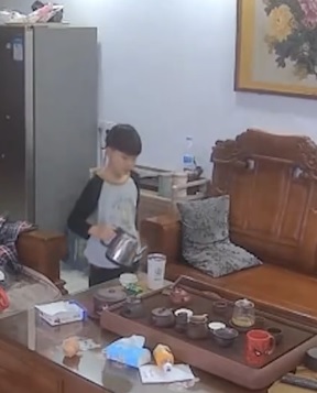 拼盘∕保温杯变“炸弹” 男童保温杯加热水使劲摇晃突炸开