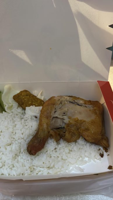 视频|炸鸡外卖变“二手饭” 男子饿怒:鸡腿被咬一大口!”