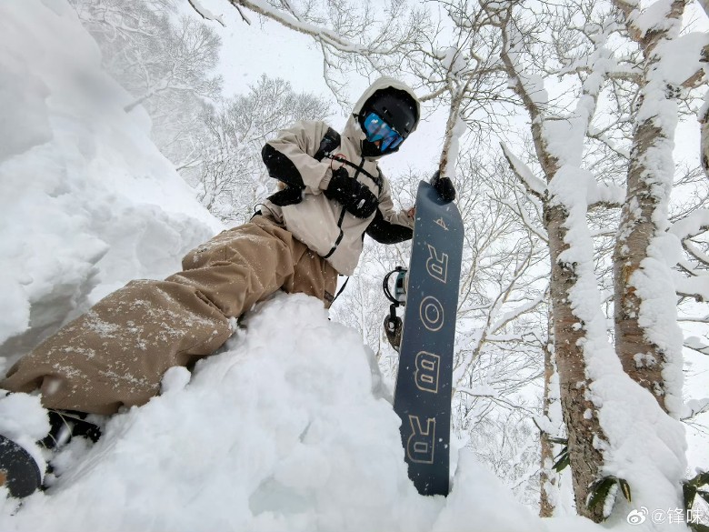 谢霆锋带Lucas滑雪 上演温馨亲子互动