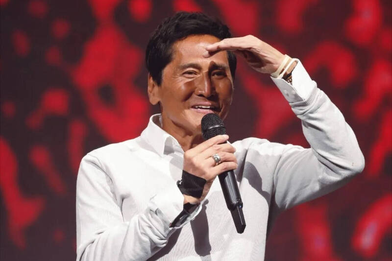 跨年演出精神抖擞 齐秦亲回:我没得肺癌