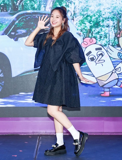 鬼鬼突宣布当妈 网惊:孩子爸是谁
