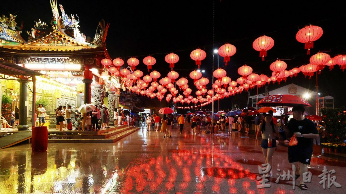 (全国版):欧阳玉靖:中马两国2024年贸易额突破2千亿美元