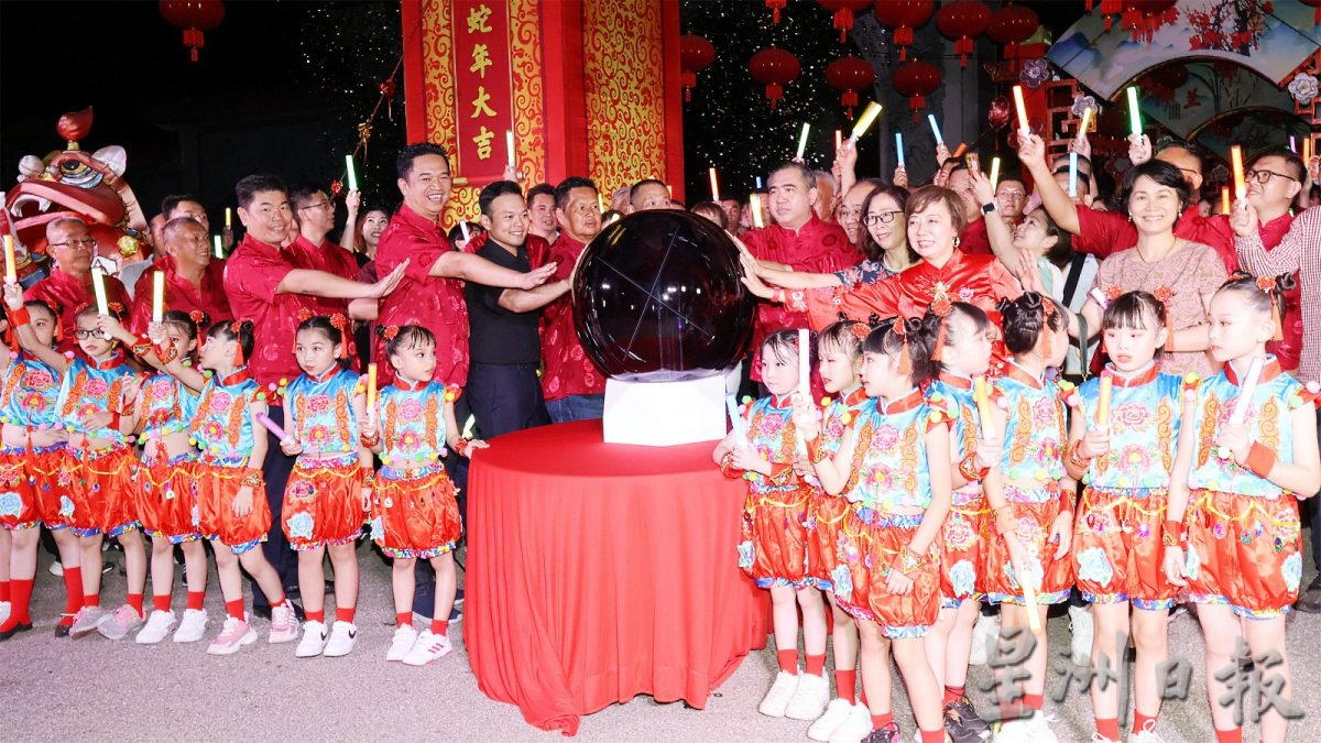 (全国版):欧阳玉靖:中马两国2024年贸易额突破2千亿美元