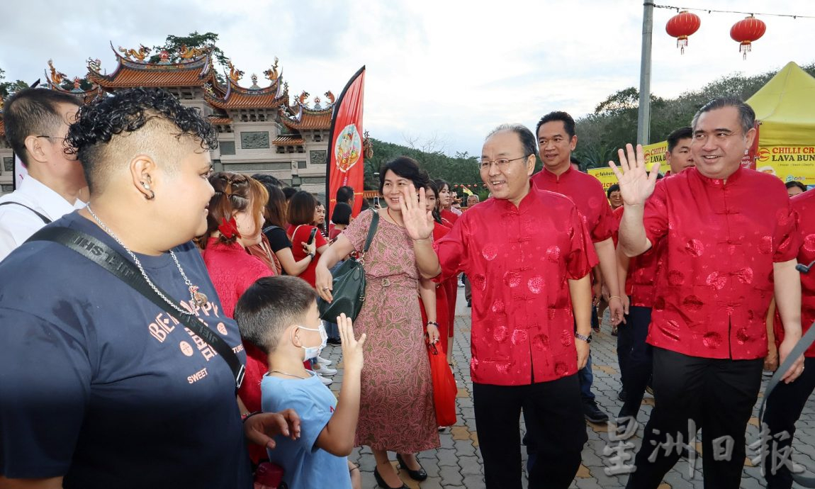 (全国版):欧阳玉靖:中马两国2024年贸易额突破2千亿美元