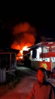 (大北马)东江月半砖屋烧毁70%,疑被人纵火酿2人葬身火海