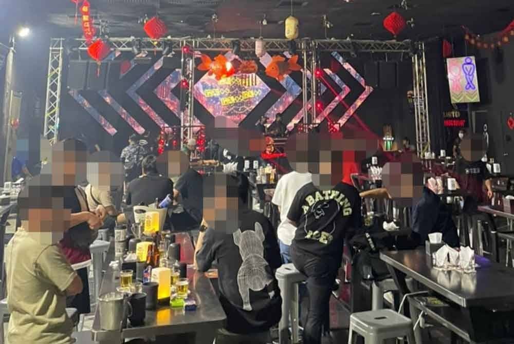 不满丈夫沉迷欢场陪坐女 妻怒向移民局举报抓34人
