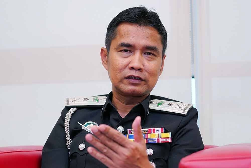 不满丈夫沉迷欢场陪坐女 妻怒向移民局举报抓34人