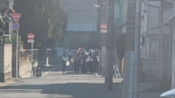 东京17岁少年路边行凶 男子右胸中刀惨死