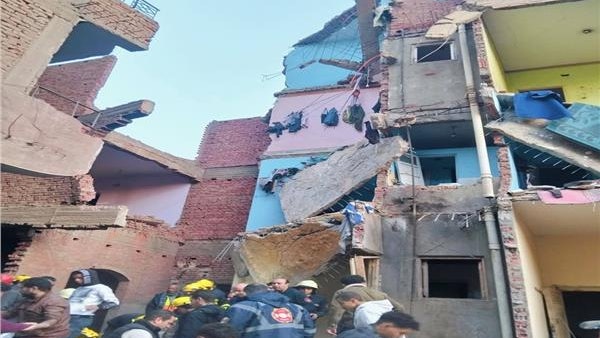 埃及开罗建筑物倒塌10死8伤 疑煤气罐爆炸引起