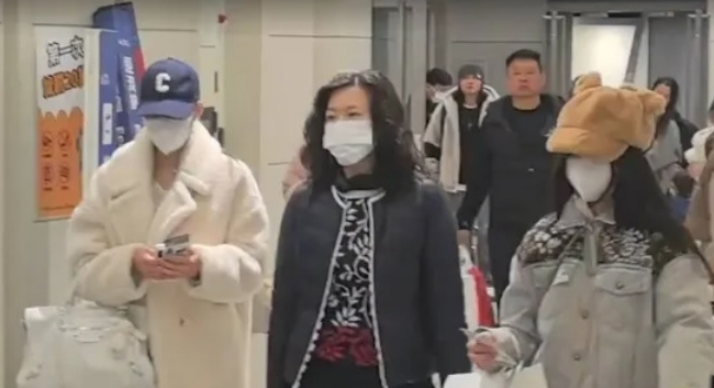 大S猝逝|小S女儿提早返台全程低头 汪小菲泪眼求多说大S好话