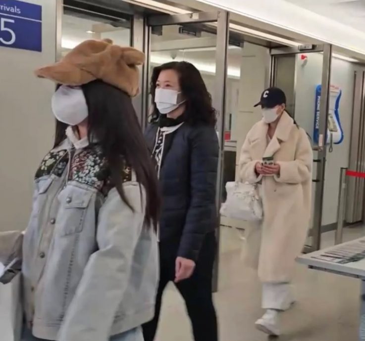 大S猝逝|小S女儿提早返台全程低头 汪小菲泪眼求多说大S好话