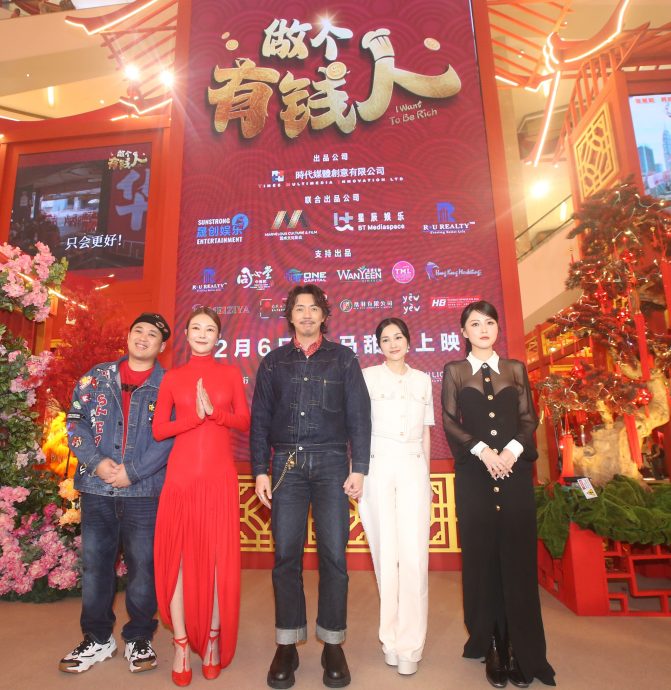 张继聪来马宣传贺岁片 谢安琪陪走红毯掀高潮