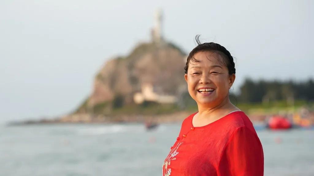 暖势力 中国“自驾游阿姨”勇敢摆脱家暴丈夫 找到自由