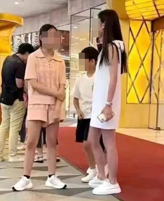 汪小菲妻带子女逛街被拍 S妈无力争产:抢甚么随便他了