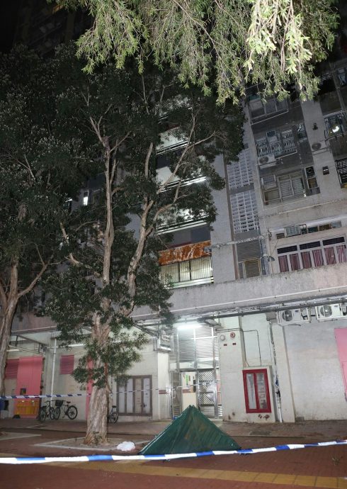 父子伏尸村屋 孙坠楼身亡 一家三代惨灭门