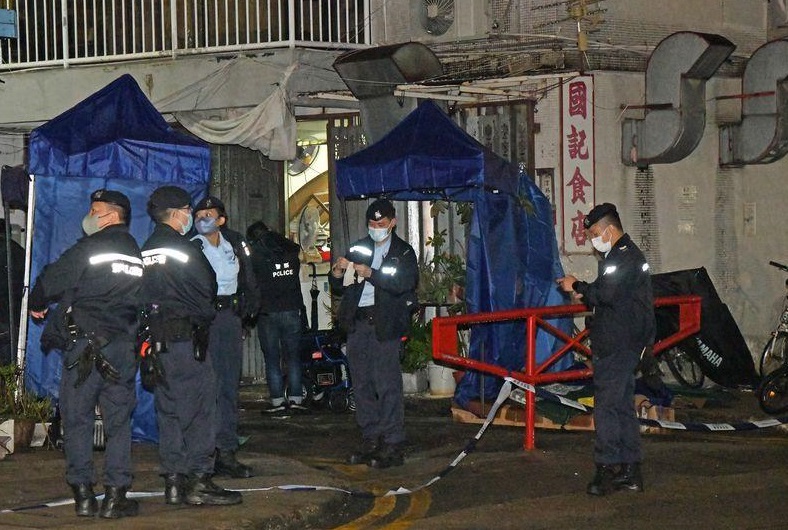 父子伏尸村屋 孙坠楼身亡 一家三代惨灭门