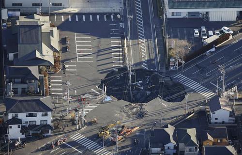 看世界)日本埼玉县路陷事件发生两周 消防放弃搜索失踪74岁司机
