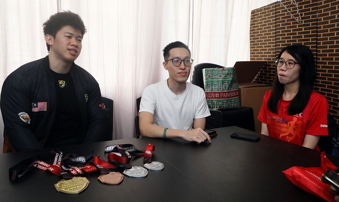 称霸力量举重亚洲赛另辟蹊径 罗镇濠蛇来运转