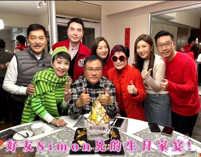 罕见现身陈淑芬新年聚会 郑欣宜灿笑气色佳