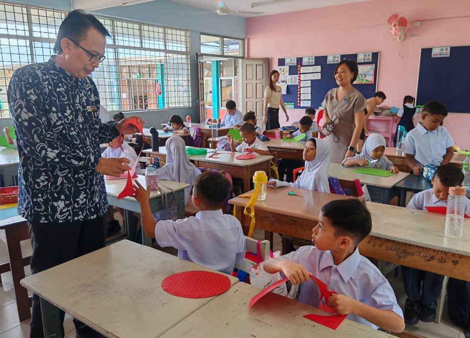罗斯阿扎:玻华小友族生渐增是特殊趋势,多元种族同一校园从小培养团结和谐共处最佳平台
