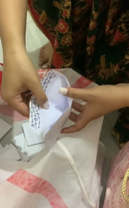 视频 | 婚宴礼金竟收到空包 新婚夫妻哭笑不得