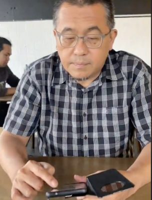 视频|家公常邀作伴找吃 女子感动:“他把我当女儿”