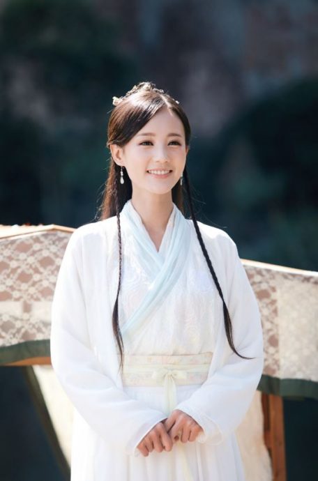 (明8AM)三代“黄蓉”同框 朱茵林依晨李一桐引集体回忆