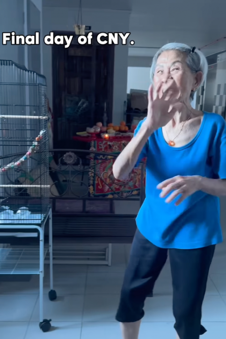 (暖势力)视频|巫裔名厨向“华人奶奶”拜年 跨族邻里情谊感动网民!